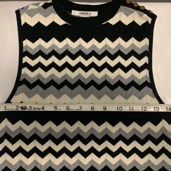 Sleeveless Geometric Print Knit Top - Picture 6 of 11